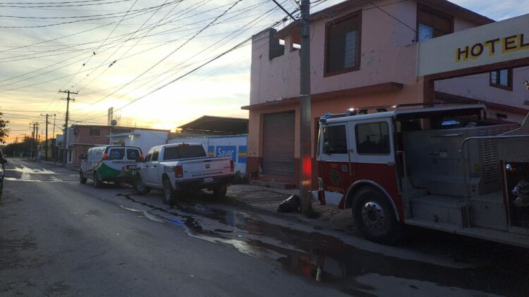 Lo encuentran sin vida en habitación de hotel