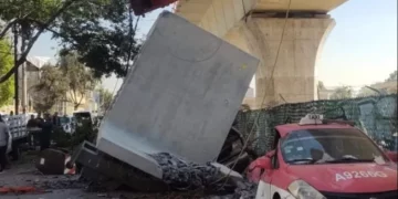 Hombre a punto de morir aplastado por estructura del tren interurbano México-Toluca