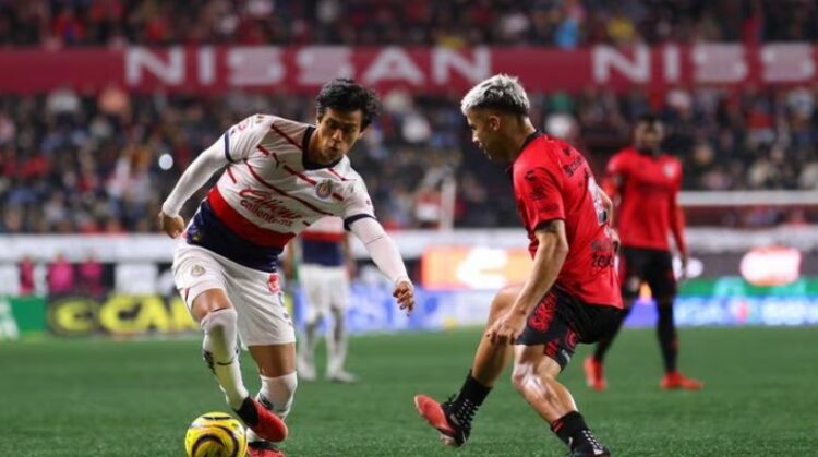 Chivas sigue sin ganar y empata contra Xolos
