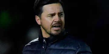 Otro entrenador mexicano despedido de la competición