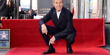 Homenaje en Hollywood; Willem Dafoe recibe estrella en el paseo de la Fama