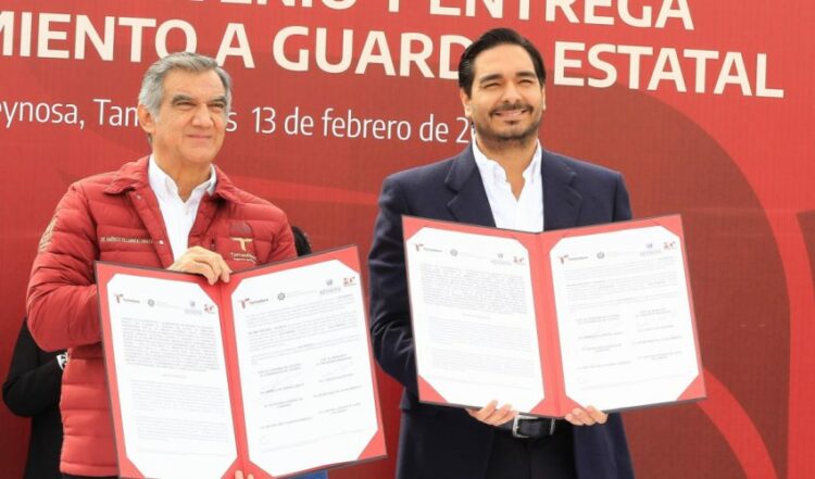 Refuerza gobernador seguridad en la frontera tamaulipeca; entrega patrullas y despliega más policías