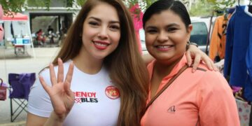 Cendy Robles despierta simpatías en Tianguis de la Paz en Ciudad Victoria