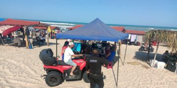 Por seguridad, retiran vehículos y camionetas de La Pesca