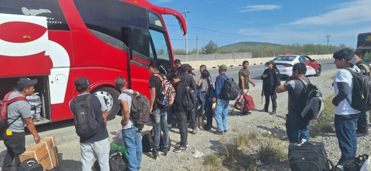 Autobús se avería sobre Carretera Victoria-Monterrey