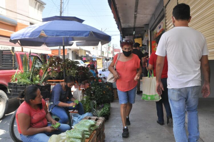 Comercio informal reporta baja en ventas