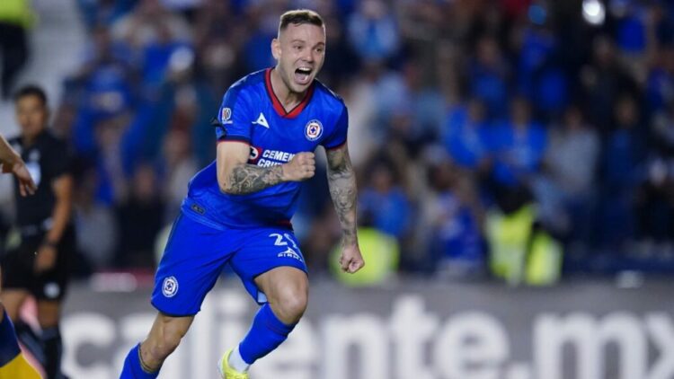 Cruz Azul recuperó la confianza en un partido amistoso contra las Águilas del América en el Dignity Health Sports Park. Con una destacada actuación de Carlos