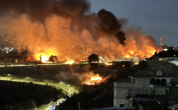 Bomberos controlan incendio en límites de Naucalpan y Huixquilucan