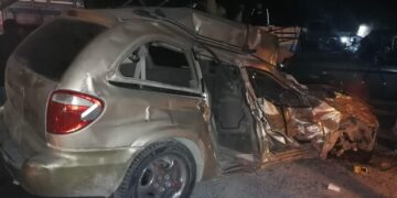 Choca camioneta con tráiler en Carretera Victoria-Monterrey