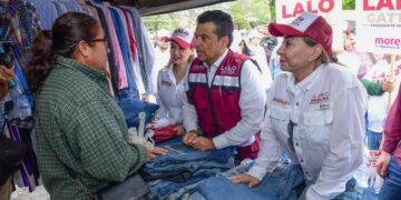 Recorre Lalo Gattás tianguis y colonias en busca del voto ciudadano.