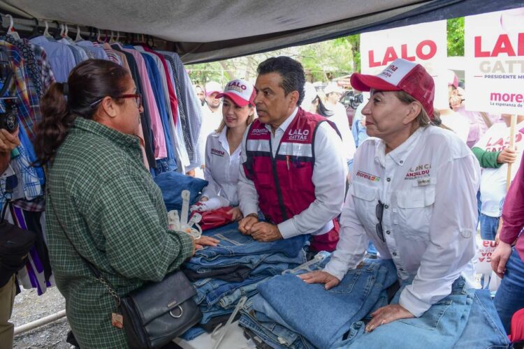 Recorre Lalo Gattás tianguis y colonias en busca del voto ciudadano.