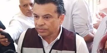 Pide Lalo Gattás licencia para ir por la reelección