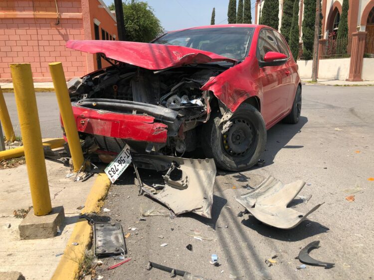 Omite alto y choca en el 11 Allende