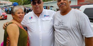 Miguel Mansur visita y dialoga con comerciantes del Distrito 15