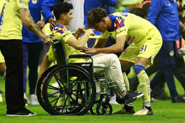 Kevin Álvarez en silla de ruedas