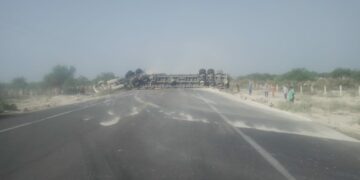 Alertan por circulación obstruida por volcadura