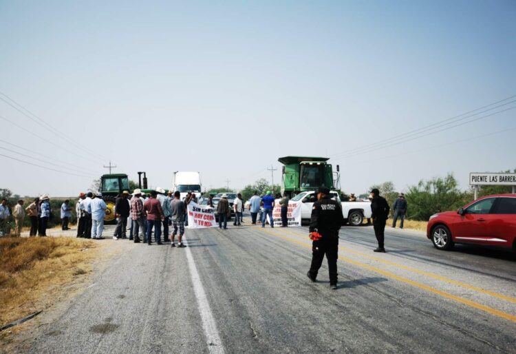 Reportan cierre parcial de Carretera Victoria-Matamoros a la altura de San Fernando