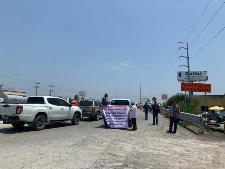 Bloquean sorgueros Puente Internacional Reynosa-Pharr