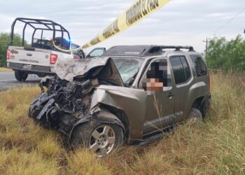 Pierde la vida tras estrellar su camioneta contra tractocamión