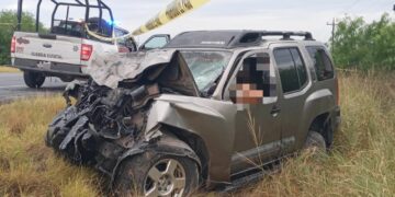 Pierde la vida tras estrellar su camioneta contra tractocamión