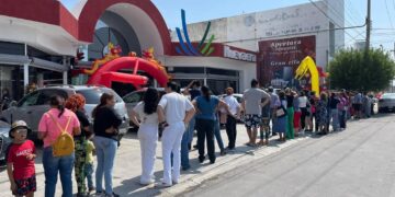 Tiendas Chinas acaparan clientes de comerciantes ambulantes