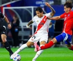 Perú y Chile empatan sin goles en un partido para el olvido