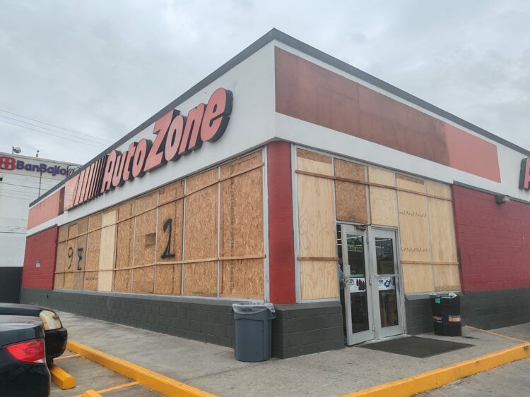 Negocios de la zona sur de Tamaulipas toman medidas ante Tormenta Tropical