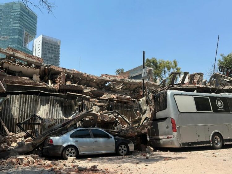 Colapsó la estructura de "El Patio" en el centro nocturno de CDMX