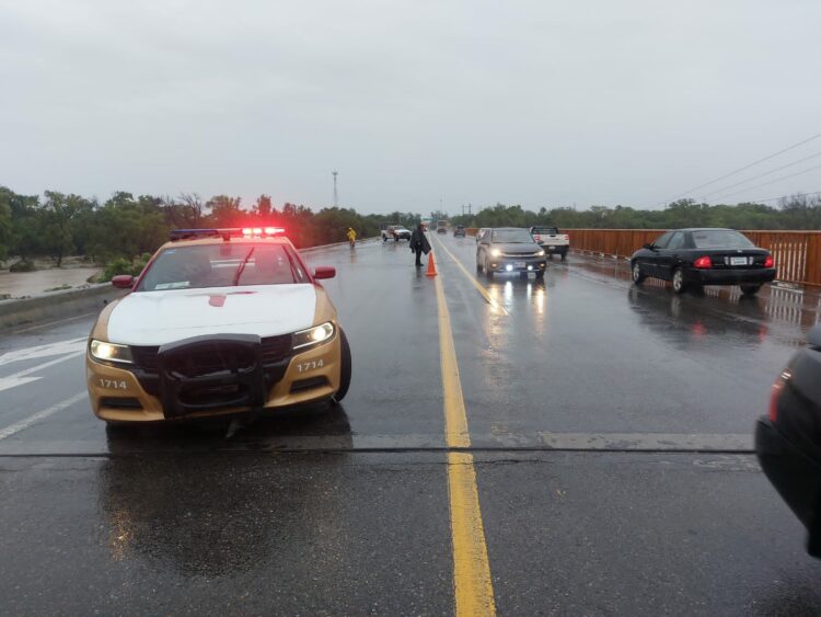 Cierran parcialmente puente de El Barretal por grietas