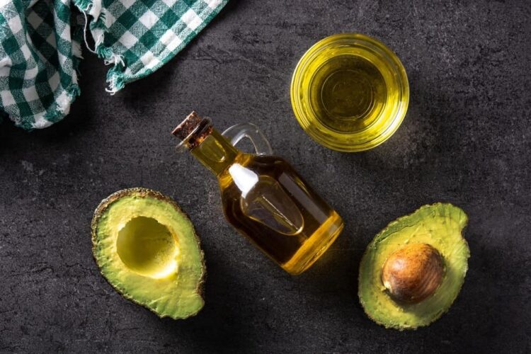 beneficios-del-aceite-de-aguacate-para-tu-cabello (1)