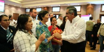 Entrega Américo credenciales del programa IMSS-Bienestar