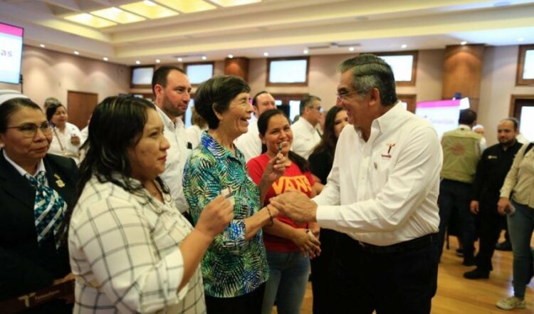 Entrega Américo credenciales del programa IMSS-Bienestar