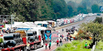 Pérdidas por bloqueo en México-Puebla ascienden a 10 mil mdp