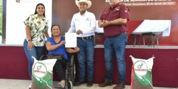 Reciben productores agrícolas de Soto la Marina semilla de sorgo y maíz