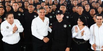 Preside gobernador ceremonia de graduación de cadetes que se incorporan a la Guardia Estatal