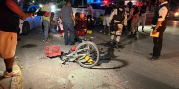 Ciclista arrollado en Bulevar Fidel Velázquez termina hospitalizado