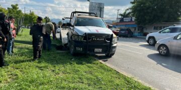 Se estrella patrulla de Guardia Estatal con luminaria en Blvd. Fidel Velazquez