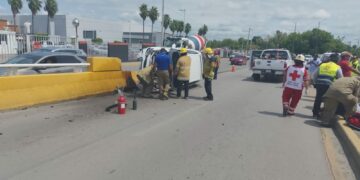 Madre e hijo lesionados tras volcadura en vehículo de plataforma DiDi en la ‘Joroba’