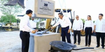 Coloca Américo Villarreal primera piedra de la Ciudad Judicial en Victoria