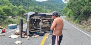 Vuelva repartidor de Tortillas en la carretera vieja a Tula