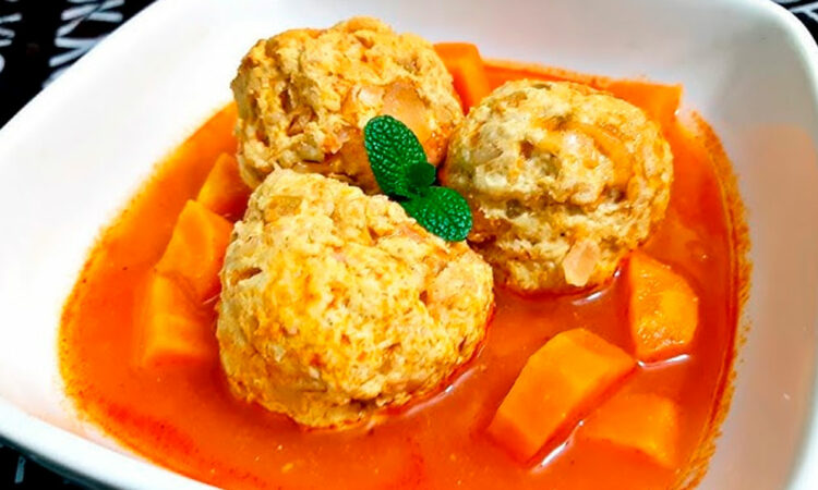 Cómo hacer tortitas de pollo en salsa verde