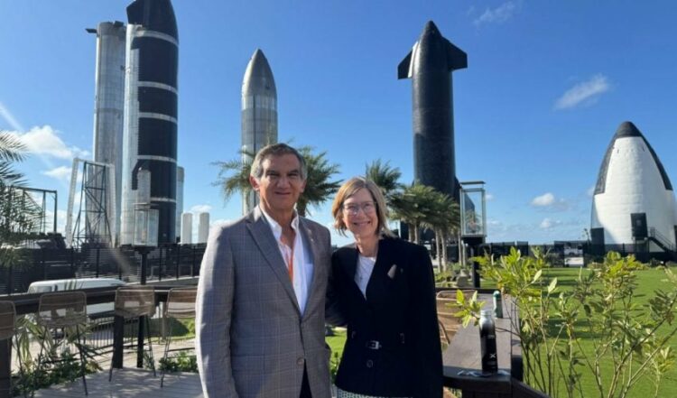 Visita gobernador Américo Villarreal empresa SpaceX en Texas