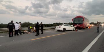 Choca de frente contra Autobus de pasajeros