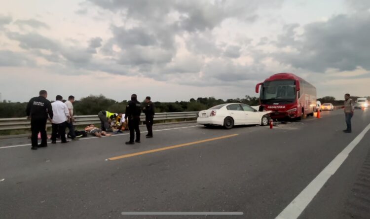 Choca de frente contra Autobus de pasajeros