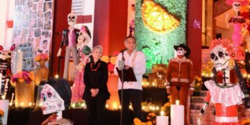 Américo y María fortalecen tradiciones del Día de Muertos en Tamaulipas