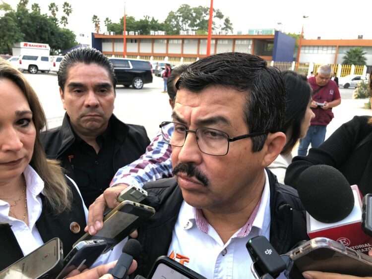 Entrega Rector de la UAT equipo de cómputo a maestros y alumnos