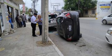 Vuelca Versa en el 2 Carrera Torres
