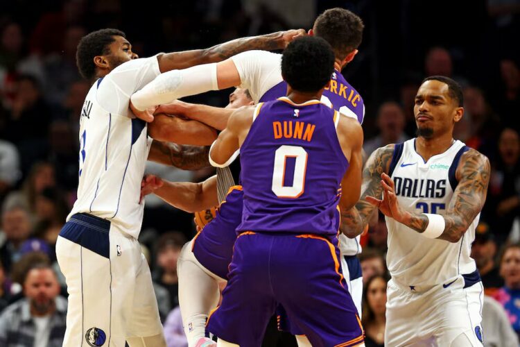 la-nba-suspende-a-tres-jugadores-tras-la-pelea-en-phoenix