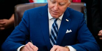 biden-evita-el-cierre-de-gobierno-al-firmar-ley-de-presupuesto-de-eu