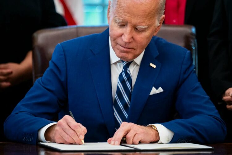 biden-evita-el-cierre-de-gobierno-al-firmar-ley-de-presupuesto-de-eu